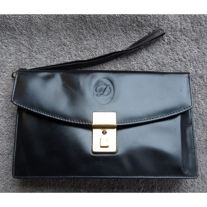 Sort vintage clutch i skind, unisex, velholdt og opbevaret røgfrit