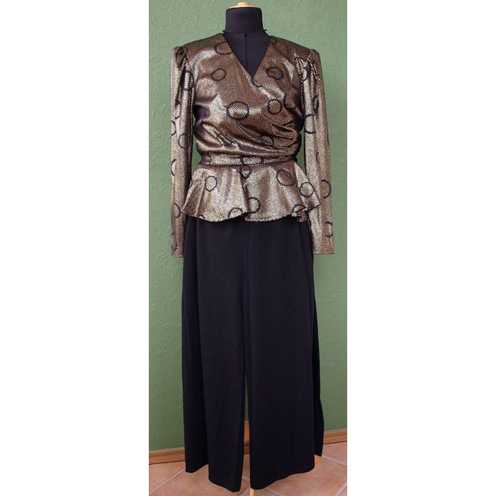 Festsæt fra Eurofashion og Juma-tex. Sort/guld slå-om overdel med peplum og sorte bukser med elastik i talje, str. 38. Ubrugt