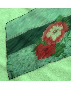 Lyseblåt plisseret vintage tørklæde med blomstermotiver, fra Japan. Ubrugt