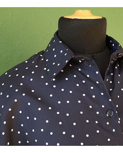 Todelt, mørkeblåt sæt med hvide prikker fra Brandtex, str. 38, ubrugt