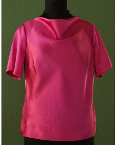 Fuchsiafarvet bluse med vandfaldskrave fra Godske, str. 34, ubrugt