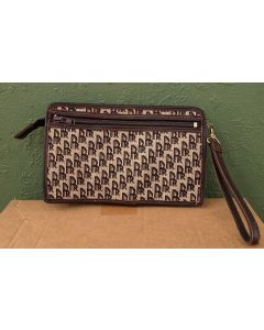 Brun vintage clutch i vinyl og stof, velholdt