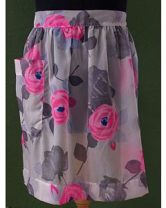 Vintage forklæde med blomstermotiver, aldrig brugt. Fra 60erne.