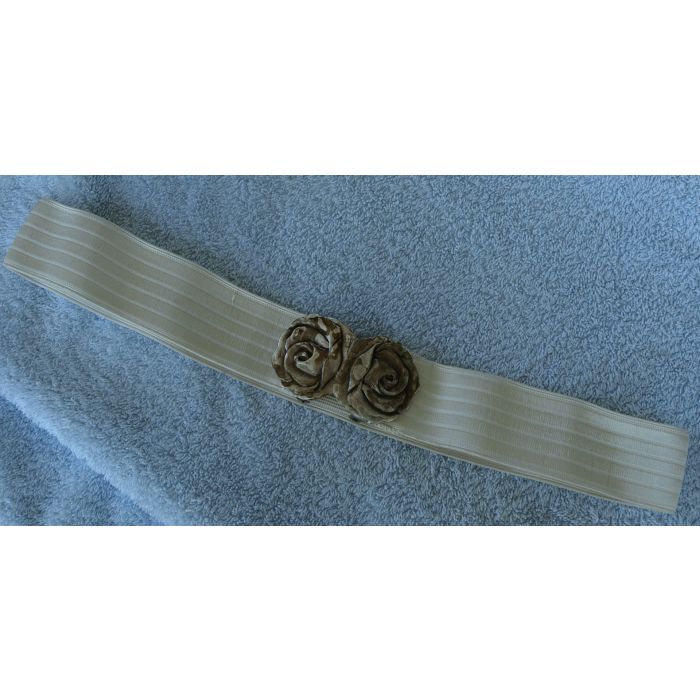 Hvidt elastik vintage bælte med rosenspænde