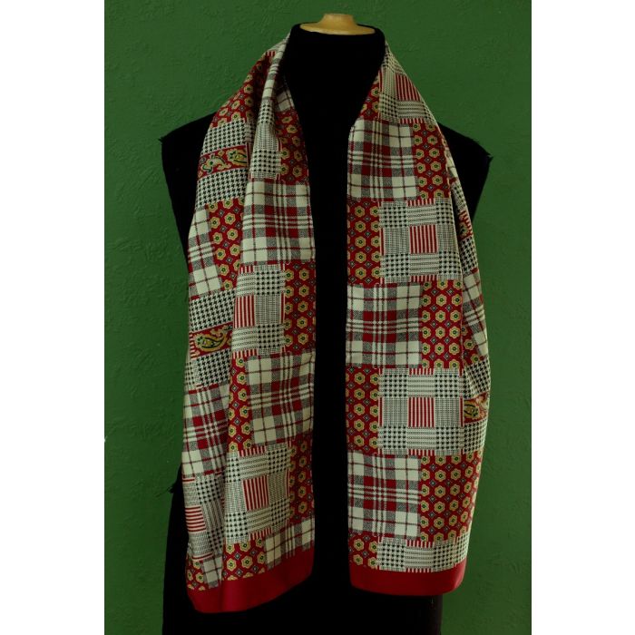 Langt vintage tørklæde af mærket Beauty, ubrugt