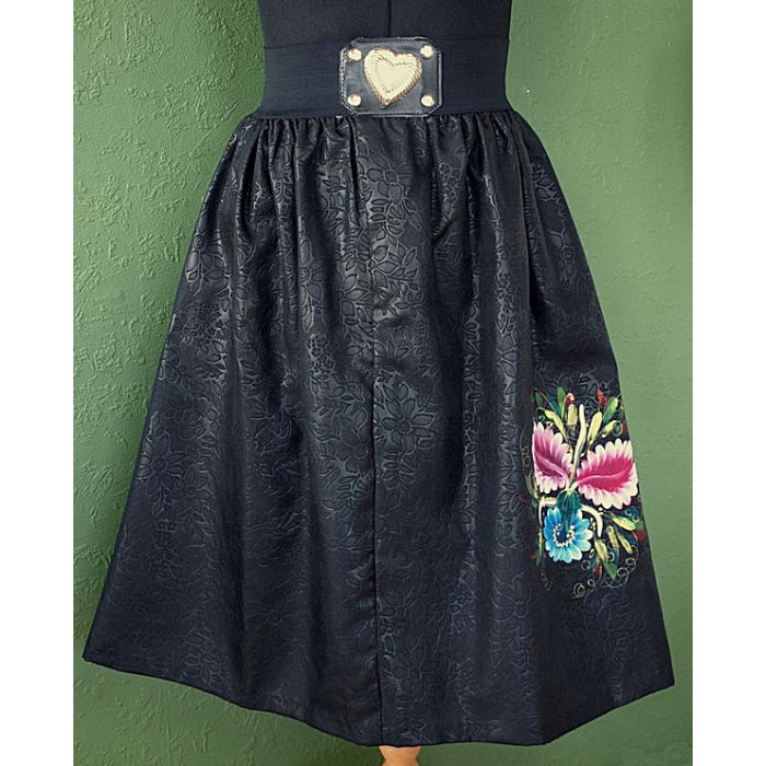 Sort vintage nederdel med præget mønster og blomstermotiv, str. 36/38, ubrugt