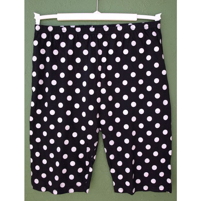 Sorte shorts med store hvide prikker, str. 38, ubrugt