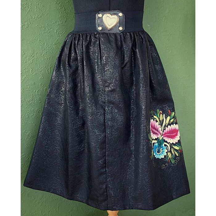 Vintage nederdel med prægede blomster, str. 36/38, fra 80erne