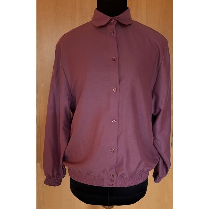 Lyngfarvet skjortejakke i str. 38 fra Brandtex, ubrugt. Her set forfra