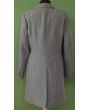 Lang, gråstribet blazer, str. 36, her set bagfra