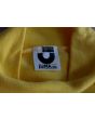 Gul bluse med turtleneck fra Juma-tex, logo