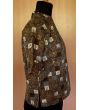 Vintage bluse i brune nuancer og mange motiver, str. 40, her set fra siden