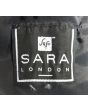 Jakke i sort velour med hvide bomber i str. 36/38, fra Sara of London, logo