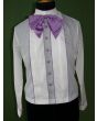 Hvid vintage bluse med lyslilla tittekanter, slåede knapper og aftagelig sløjfe, str. 40. Ubrugt