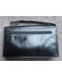 Sort vintage clutch i skind, unisex, velholdt og opbevaret røgfrit, her ses bagfra